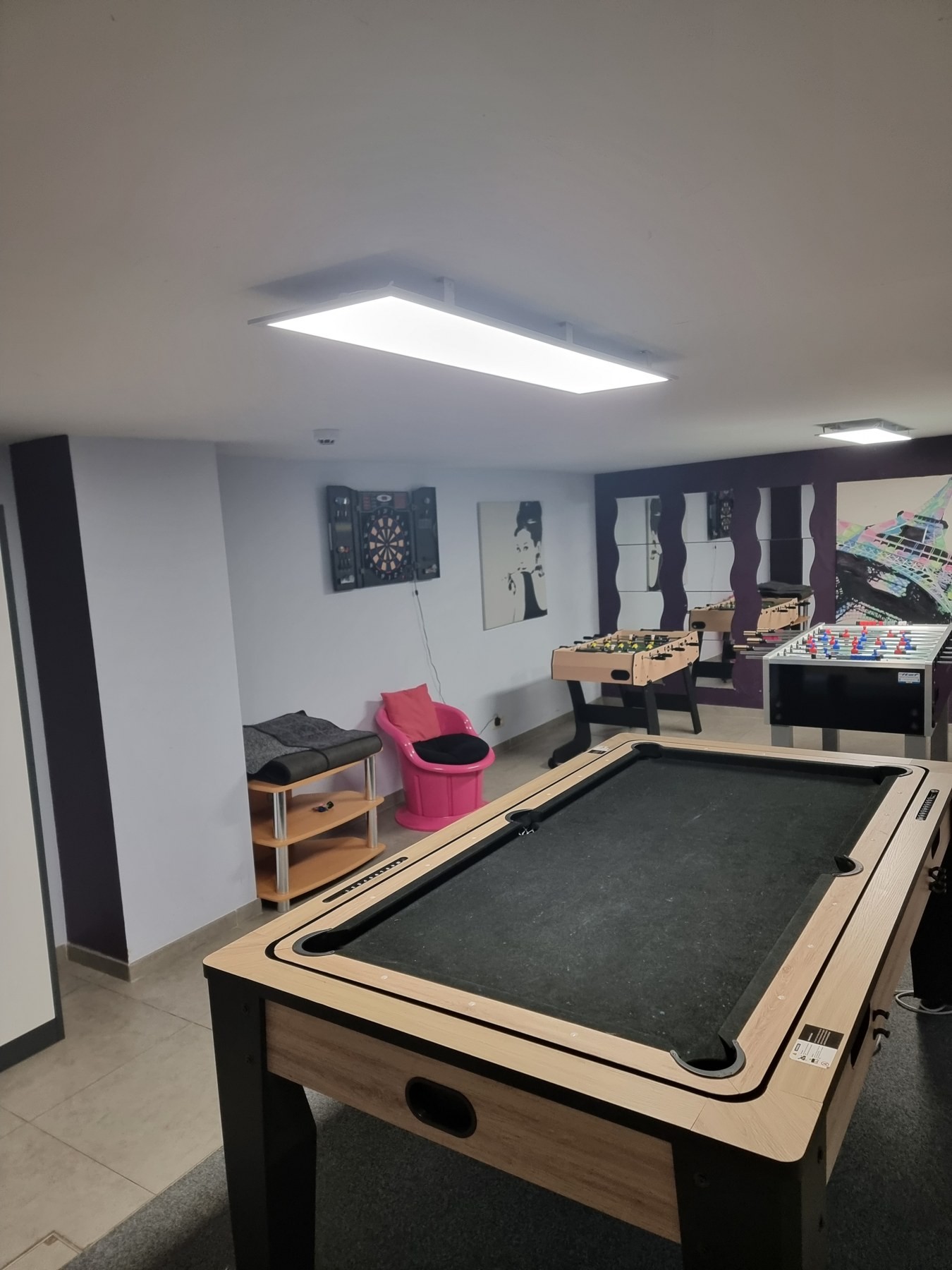 Salle de jeux : billard, kicker et fléchettes